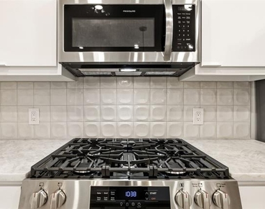 7537 Brentcove Circle - Photo Thumbnail 9