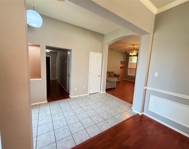 301 Mimosa Drive - Photo Thumbnail 11