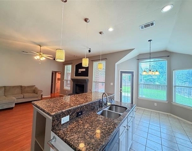 301 Mimosa Drive - Photo Thumbnail 16