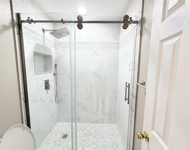 301 Mimosa Drive - Photo Thumbnail 22