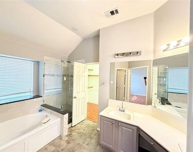 301 Mimosa Drive - Photo Thumbnail 25