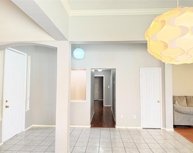 301 Mimosa Drive - Photo Thumbnail 6