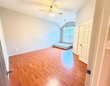 301 Mimosa Drive - Photo Thumbnail 23