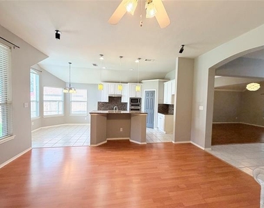 301 Mimosa Drive - Photo Thumbnail 15