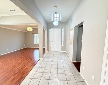 301 Mimosa Drive - Photo Thumbnail 8