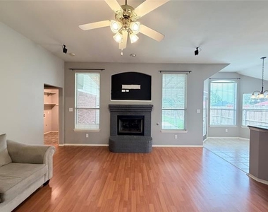 301 Mimosa Drive - Photo Thumbnail 12