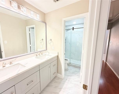 301 Mimosa Drive - Photo Thumbnail 21