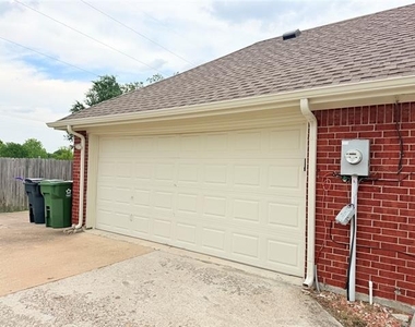 301 Mimosa Drive - Photo Thumbnail 5