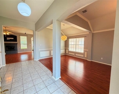 301 Mimosa Drive - Photo Thumbnail 10