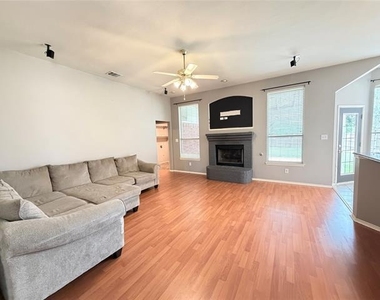 301 Mimosa Drive - Photo Thumbnail 13