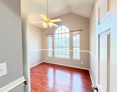 301 Mimosa Drive - Photo Thumbnail 18