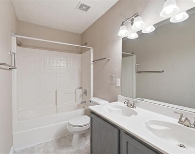 5421 Lansdowne Avenue - Photo Thumbnail 21