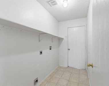 5421 Lansdowne Avenue - Photo Thumbnail 13