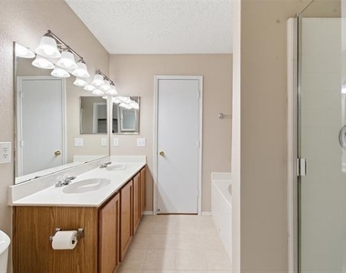 5421 Lansdowne Avenue - Photo Thumbnail 17