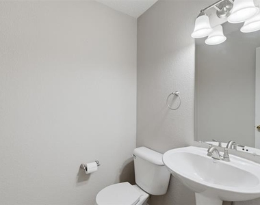 5421 Lansdowne Avenue - Photo Thumbnail 5