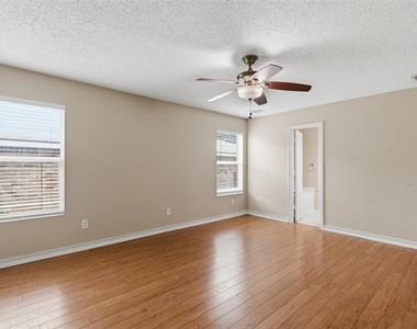 5421 Lansdowne Avenue - Photo Thumbnail 15
