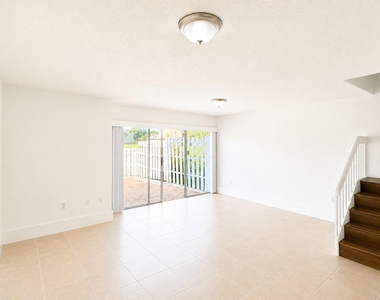 887 Crystal Lake Drive - Photo Thumbnail 5
