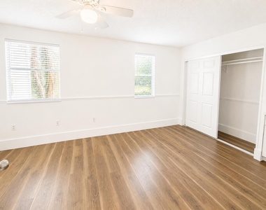 887 Crystal Lake Drive - Photo Thumbnail 20
