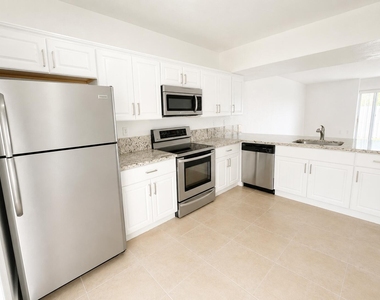 887 Crystal Lake Drive - Photo Thumbnail 2