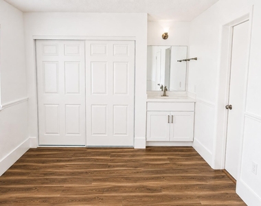 887 Crystal Lake Drive - Photo Thumbnail 21