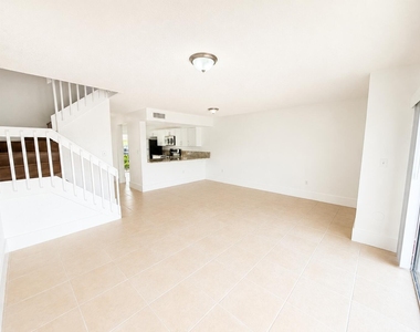 887 Crystal Lake Drive - Photo Thumbnail 6