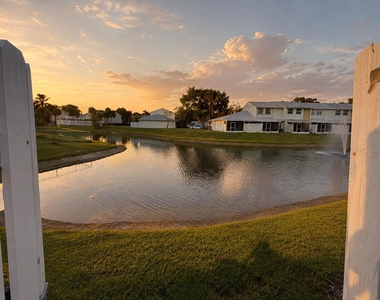 887 Crystal Lake Drive - Photo Thumbnail 11
