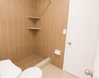 887 Crystal Lake Drive - Photo Thumbnail 17