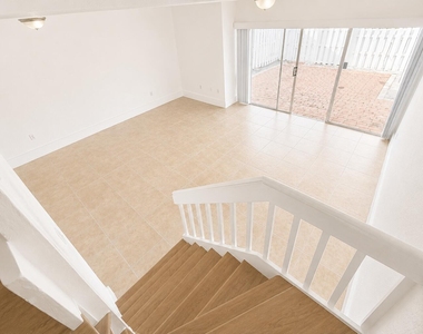 887 Crystal Lake Drive - Photo Thumbnail 8