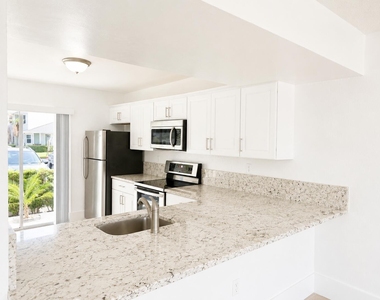 887 Crystal Lake Drive - Photo Thumbnail 3