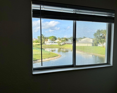 887 Crystal Lake Drive - Photo Thumbnail 18