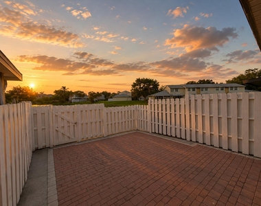 887 Crystal Lake Drive - Photo Thumbnail 10