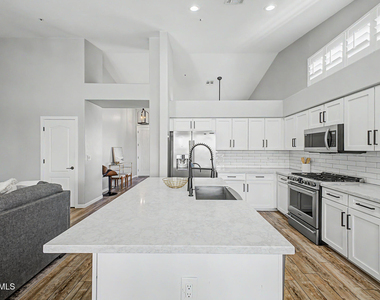 14736 N 100th Place - Photo Thumbnail 7