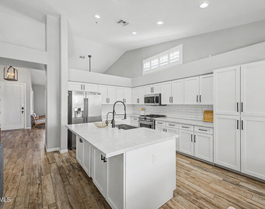14736 N 100th Place - Photo Thumbnail 9