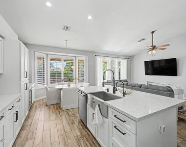 14736 N 100th Place - Photo Thumbnail 8
