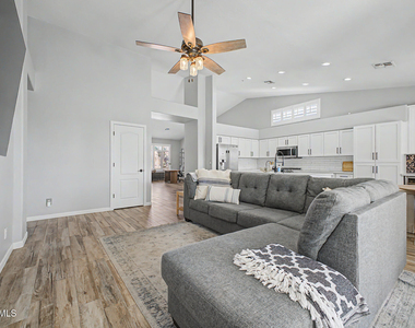 14736 N 100th Place - Photo Thumbnail 12