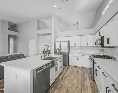14736 N 100th Place - Photo Thumbnail 5