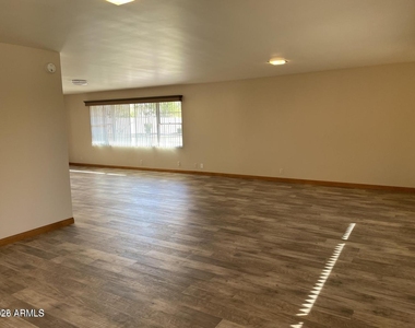 375 S Buena Vista Avenue - Photo Thumbnail 5