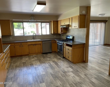 375 S Buena Vista Avenue - Photo Thumbnail 1