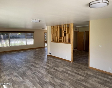 375 S Buena Vista Avenue - Photo Thumbnail 3
