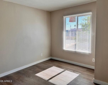 6935 W Monterosa Circle - Photo Thumbnail 10