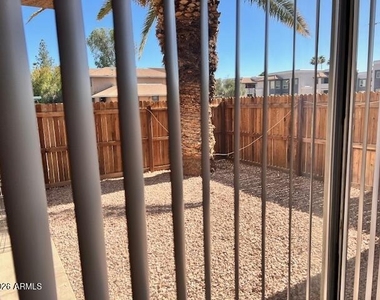 6935 W Monterosa Circle - Photo Thumbnail 14