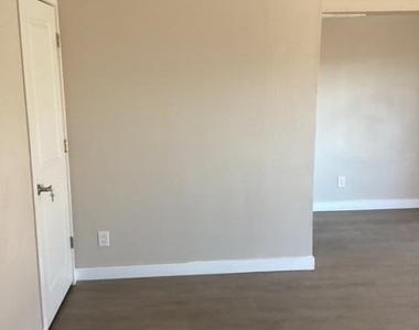 6935 W Monterosa Circle - Photo Thumbnail 9