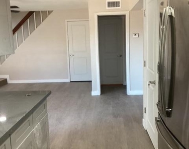6935 W Monterosa Circle - Photo Thumbnail 4