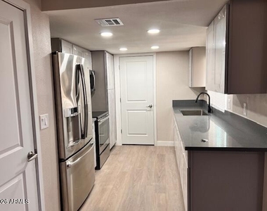 6935 W Monterosa Circle - Photo Thumbnail 5