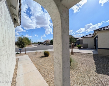 24458 W Verlea Drive - Photo Thumbnail 8