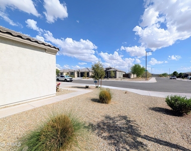 24458 W Verlea Drive - Photo Thumbnail 5