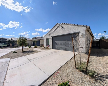 24458 W Verlea Drive - Photo Thumbnail 3