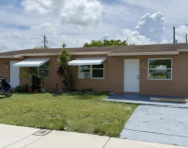1920 Sw 44th Avenue - Photo Thumbnail 1