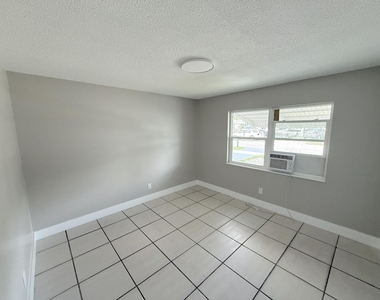 1920 Sw 44th Avenue - Photo Thumbnail 9