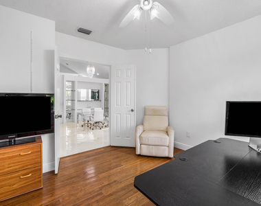 7087 Nw 78th Place - Photo Thumbnail 27